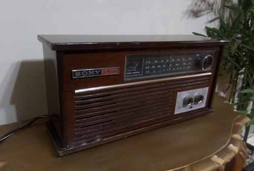 compradores de antiguedades radio de madera